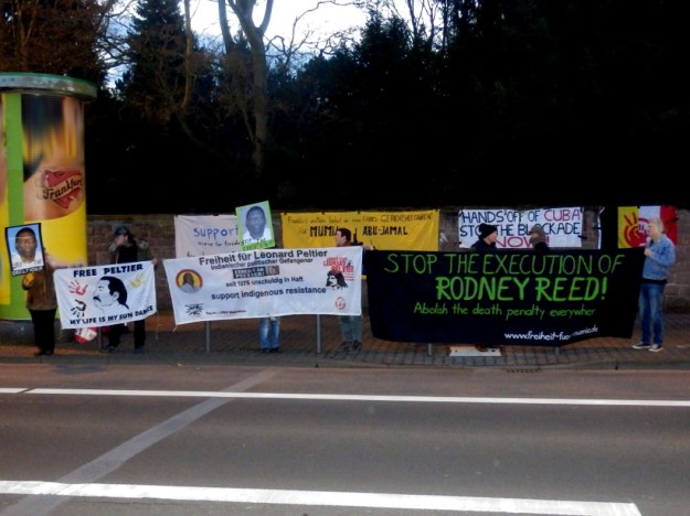 Protesters in Frankfurt am Main demand justice for Rodney Reed, Mumia Abu Jamal, and Leonard Peltier Photo by Free Mumia Coalition, Frankfurt 